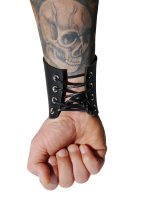 Ein Paar Armbänder 10cm aus schwarzen Büffelleder