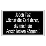 Slogan patch "Jeden Tag wächst die Zahl derer, die mich am Arsch lecken können !" - A rectangular patch measuring approximately 10x6cm
