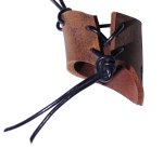 Hornhalter "Asgard" graviert mit einem "Thors Vollstrecker" und einem "Mjölnir" (Thors Hammer) - aus braunem Leder in used-look - verschiedene Größen